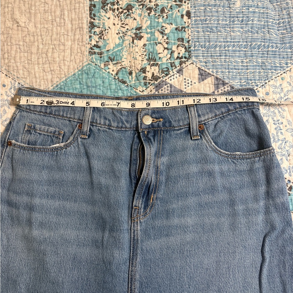 Old Navy Women's Blue Denim Skirt - Picture 2 of 5